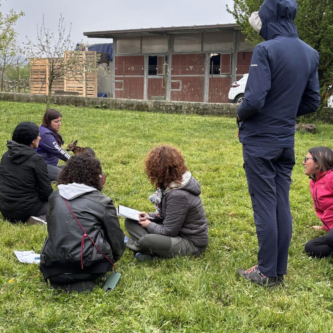 Lavoro in campo con gli studenti EsCAC